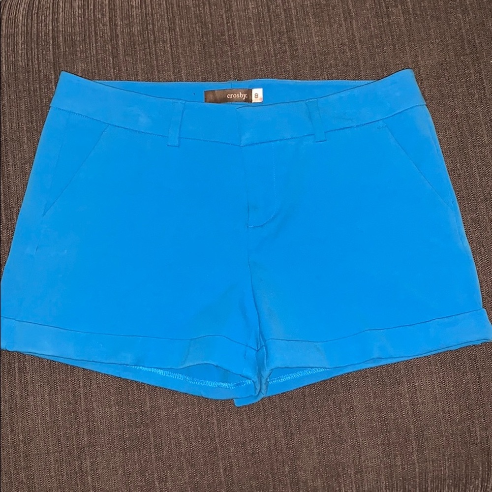 Cuffed blue shorts